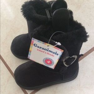 Boots for girl size 4 new with tag black color !